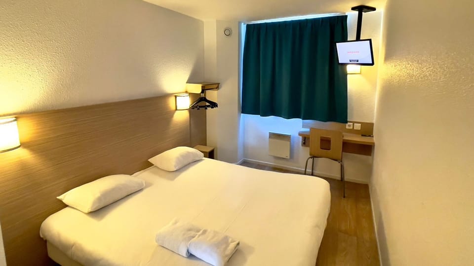 Double Room | Desk, soundproofing, free WiFi, bed sheets
