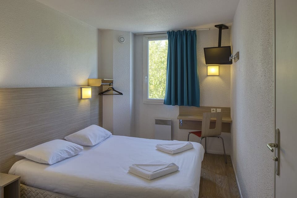 Double Room | Desk, soundproofing, free WiFi, bed sheets