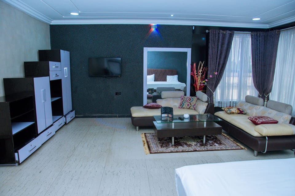 Romantic Suite | Living area