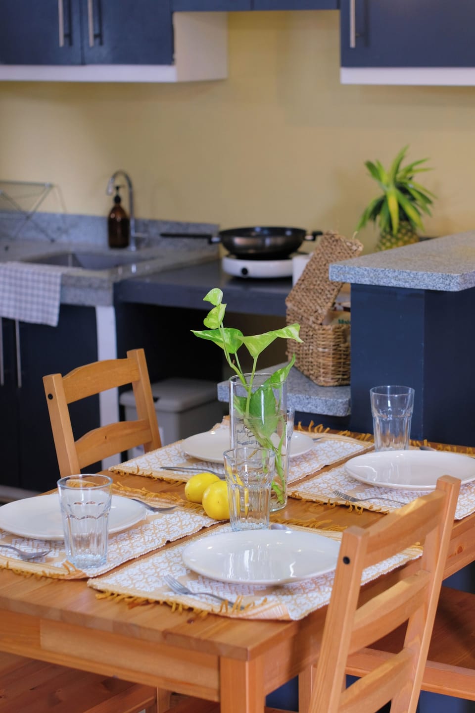 Apartment, 2 Bedrooms | Dining room