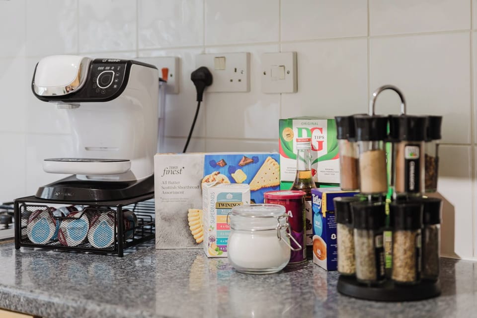 Luxury House, City View | Coffee and/or coffee maker
