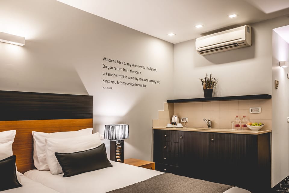 Minibar, in-room safe, cribs/infant beds, free WiFi