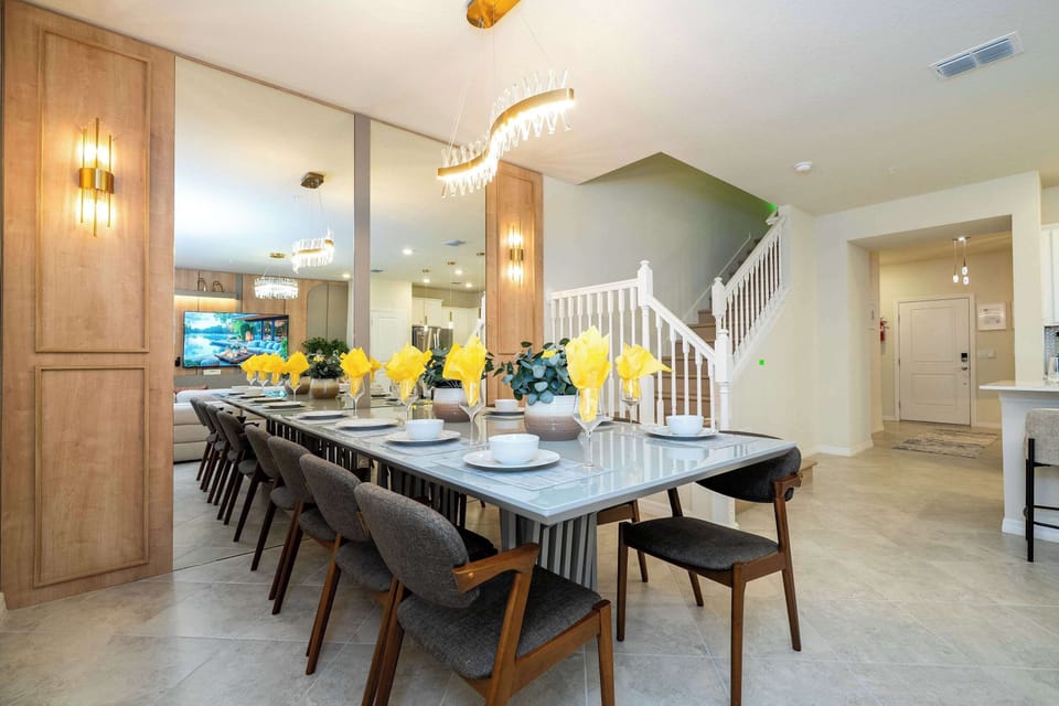 Premium Townhome | Dining room