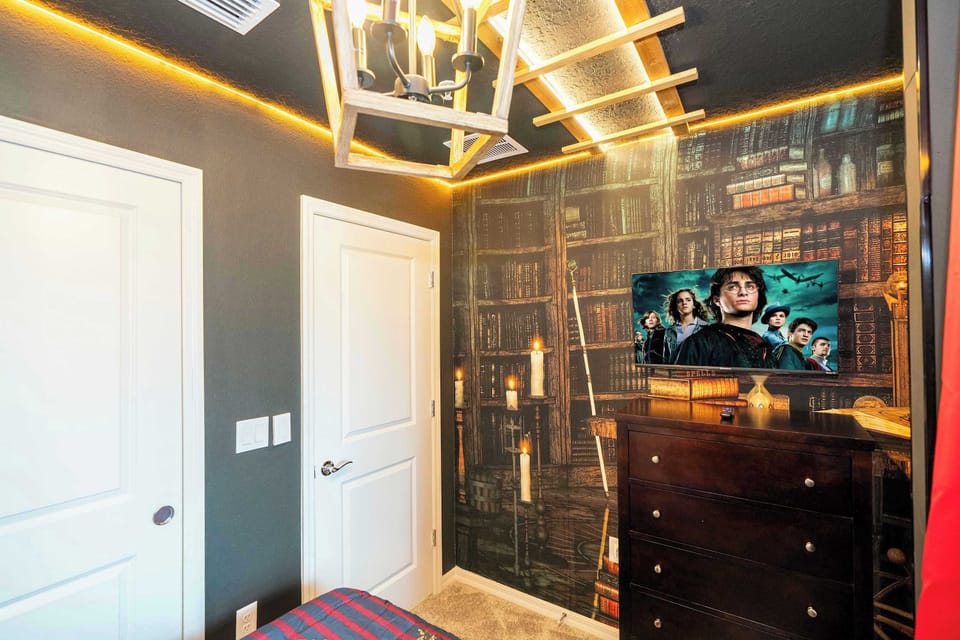 Premium Townhome | Children's theme room