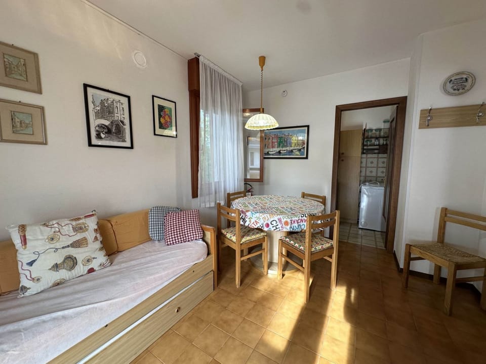 Apartment, 2 Bedrooms, Balcony, Garden View | Living room