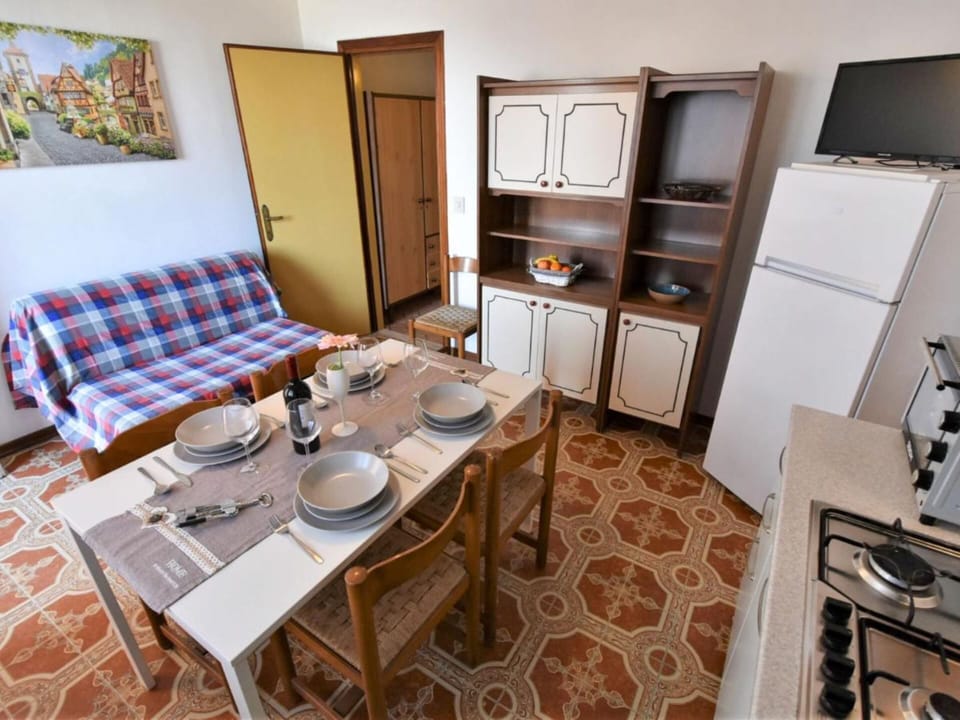 Apartment, 1 Bedroom, Balcony | Dining room