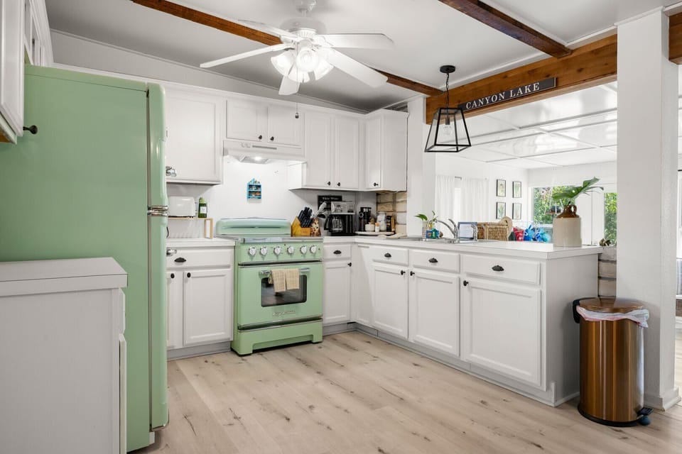 Retro kitchen - no dishwasher