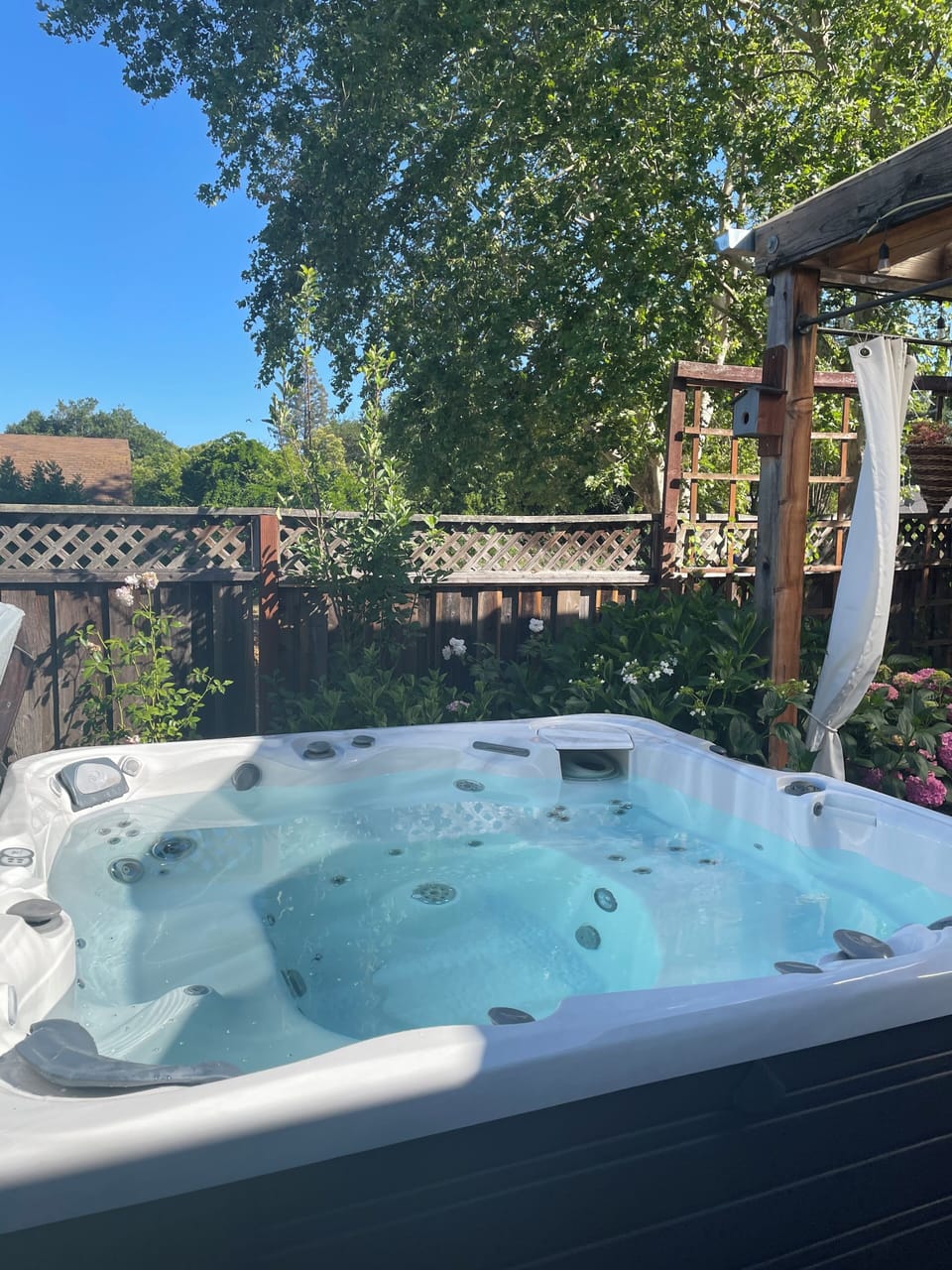Outdoor spa tub