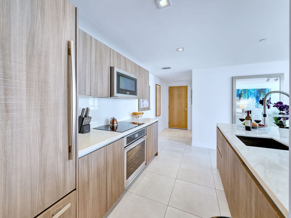 Modern Kitchen | Fully stocked with cooking essentials.