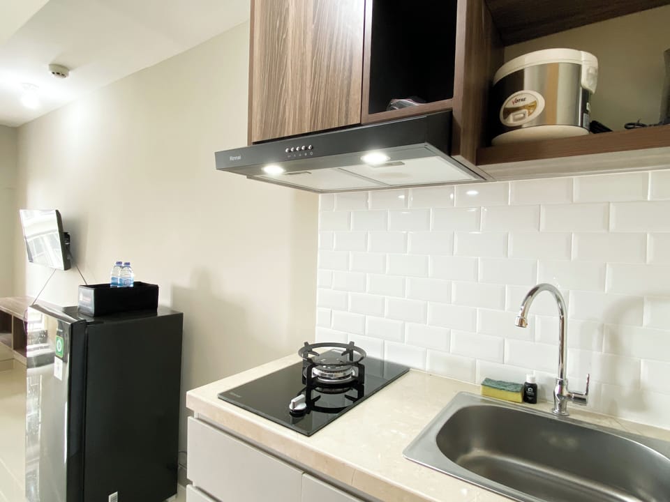 Standard Studio | Private kitchen | Fridge, stovetop, rice cooker, cookware/dishes/utensils