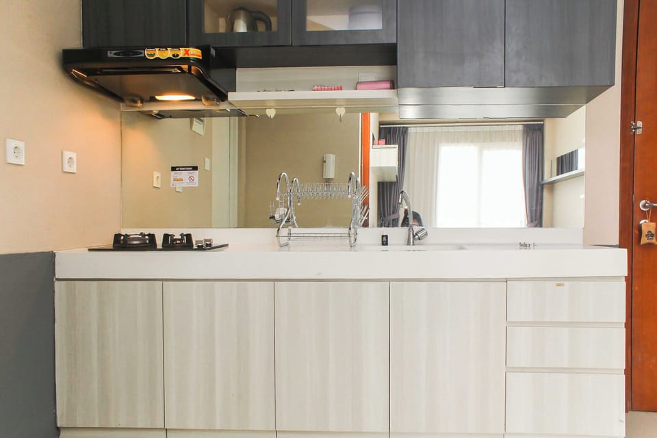 Standard Apartment | Private kitchen | Stovetop, rice cooker, cookware/dishes/utensils, dining tables