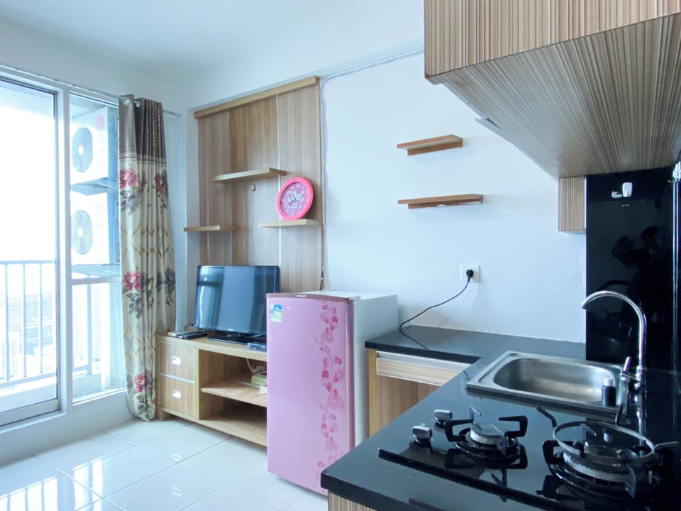 Standard Apartment | Private kitchen | Stovetop, rice cooker, cookware/dishes/utensils