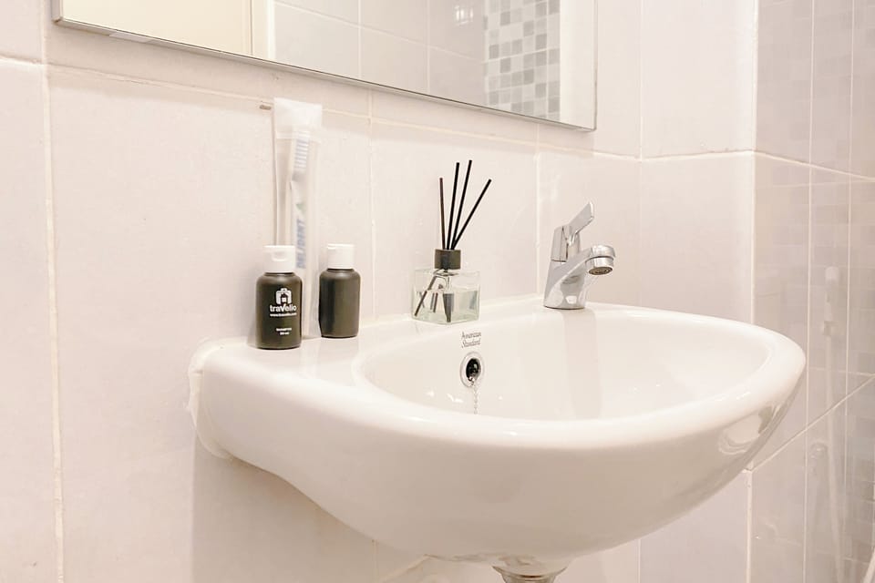 Standard Studio | Bathroom