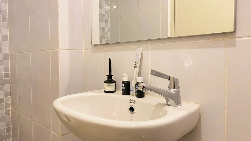 Standard Studio | Bathroom