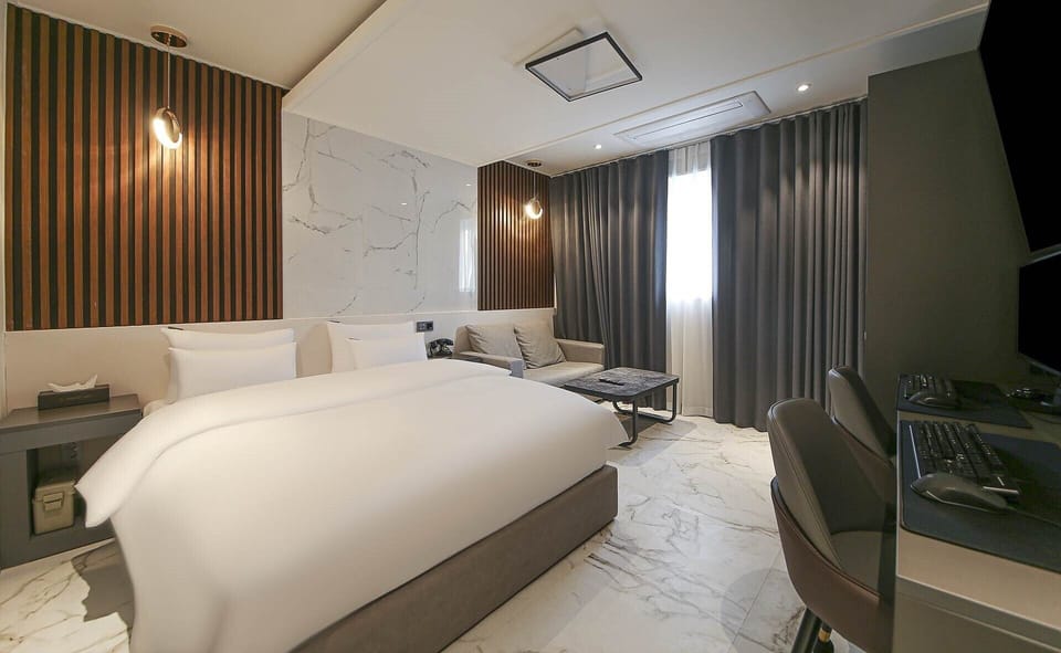 Deluxe Double Room | Individually decorated, individually furnished, free WiFi, bed sheets