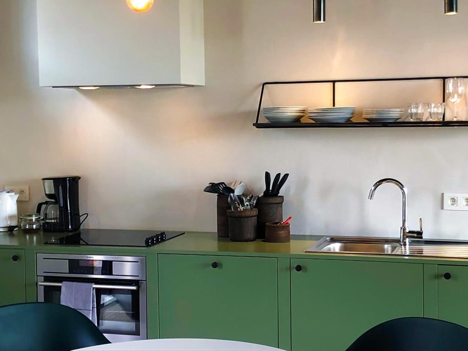 Fridge, stovetop, coffee/tea maker, electric kettle