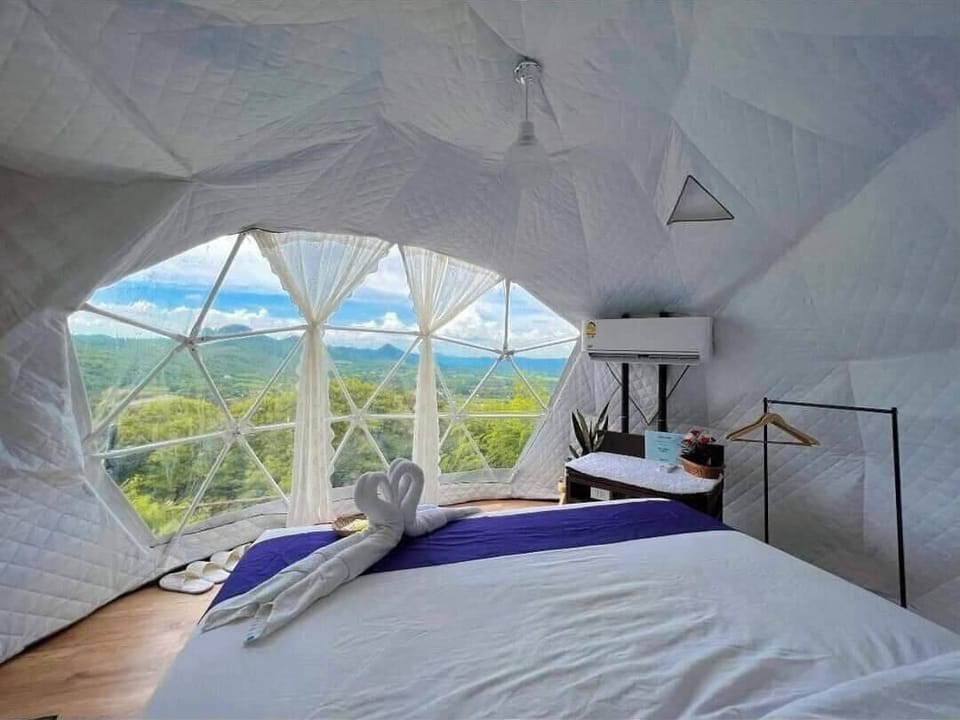 Deluxe Tent | Mountain view