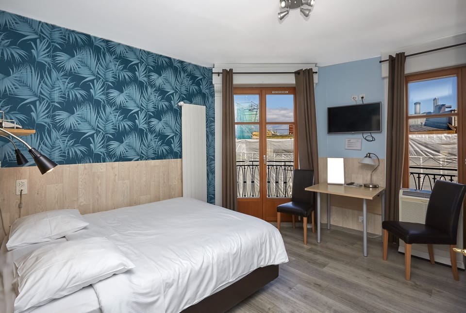 Standard Double Room | Free WiFi, bed sheets