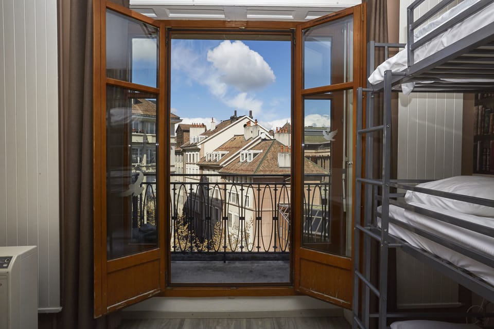 5-beds Room (Large) | Free WiFi, bed sheets