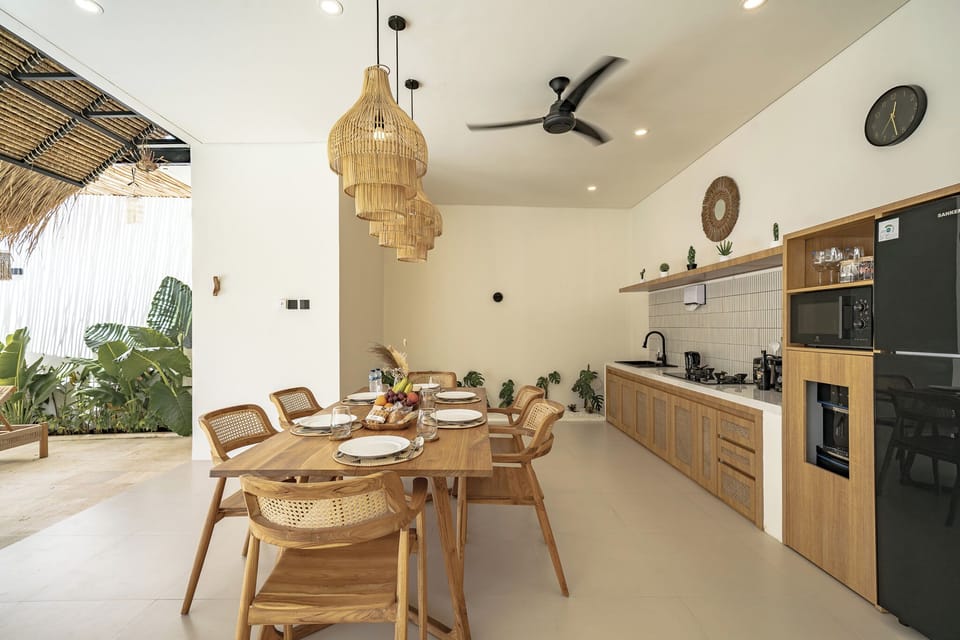 Deluxe Villa, Patio, Pool View | Dining room