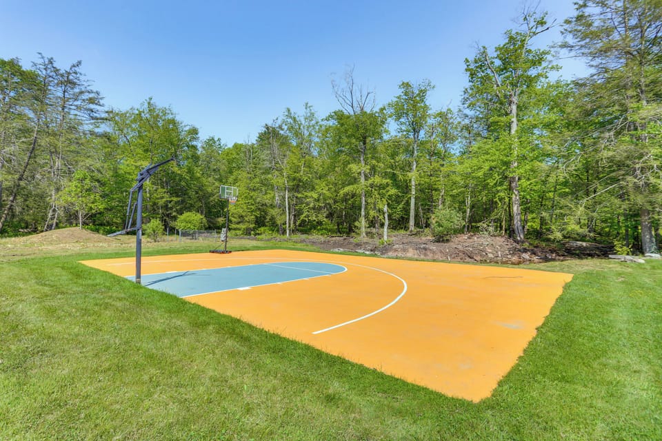 Private Basketball Court | Pool | Fire Pit | Gas Grill | Outdoor Dining Areas