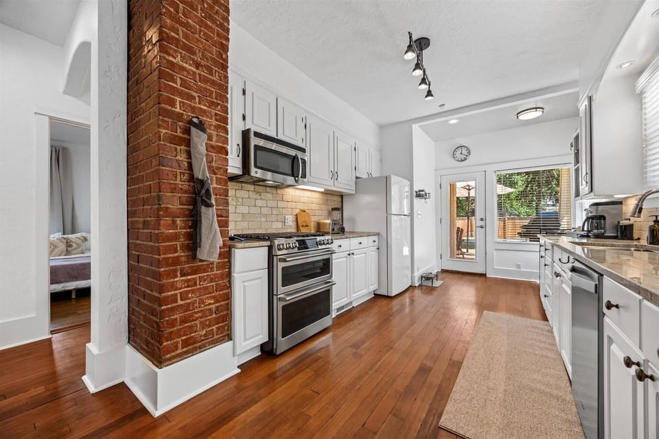 Fully-equipped kitchen with gas range, double oven, granite countertops & stainless appliances
