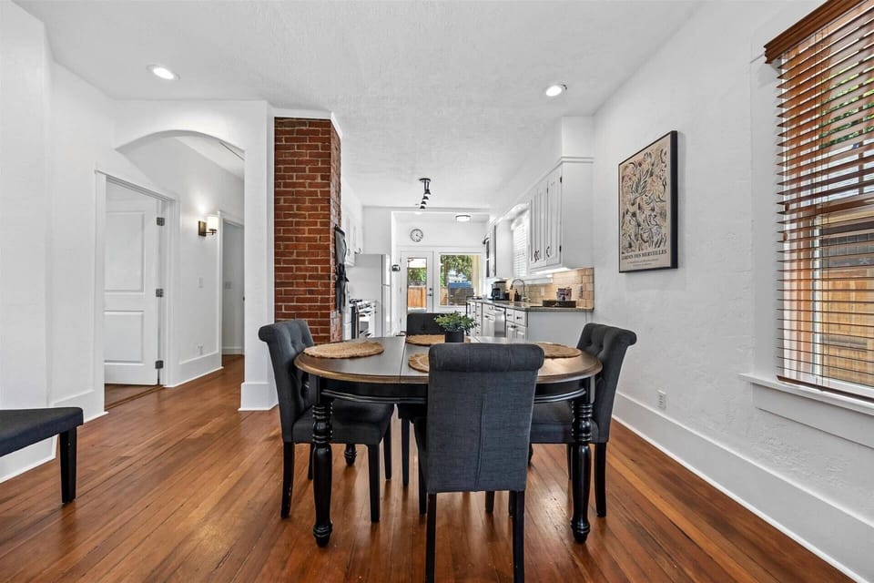 Cozy dining area with seating for 5 - perfect for meals or board games