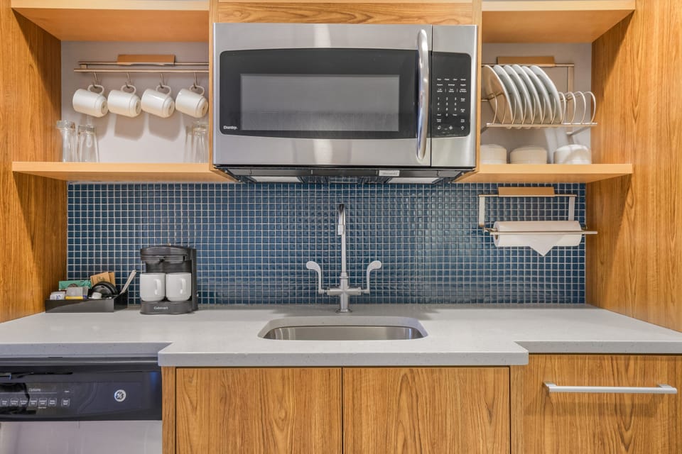 Queen Studio | Private kitchen | Coffee/tea maker, full-size fridge, microwave, dishwasher