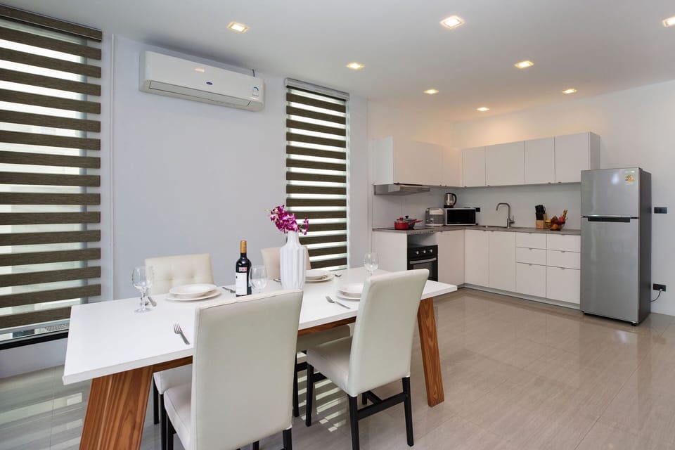 Family Villa, 4 Bedrooms, Private Pool, Pool View | In-room dining