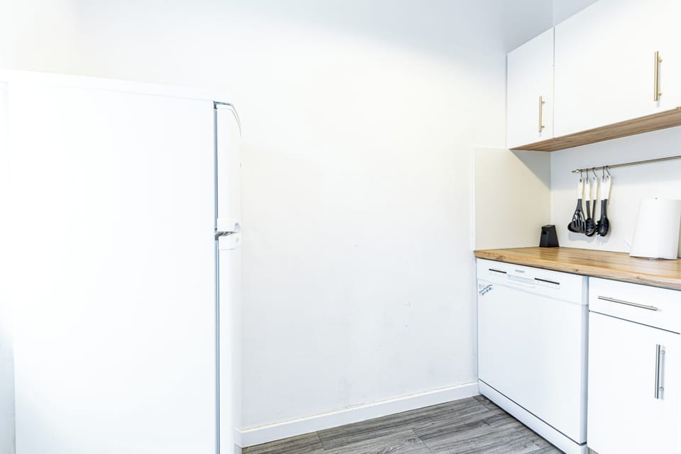 Comfort House, 2 Bedrooms, Balcony, City View | Private kitchen | Toaster