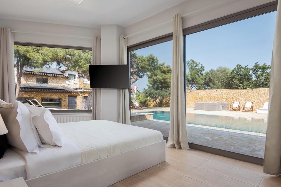 Luxury Villa, Mountain View | Egyptian cotton sheets, premium bedding, memory foam beds, in-room safe
