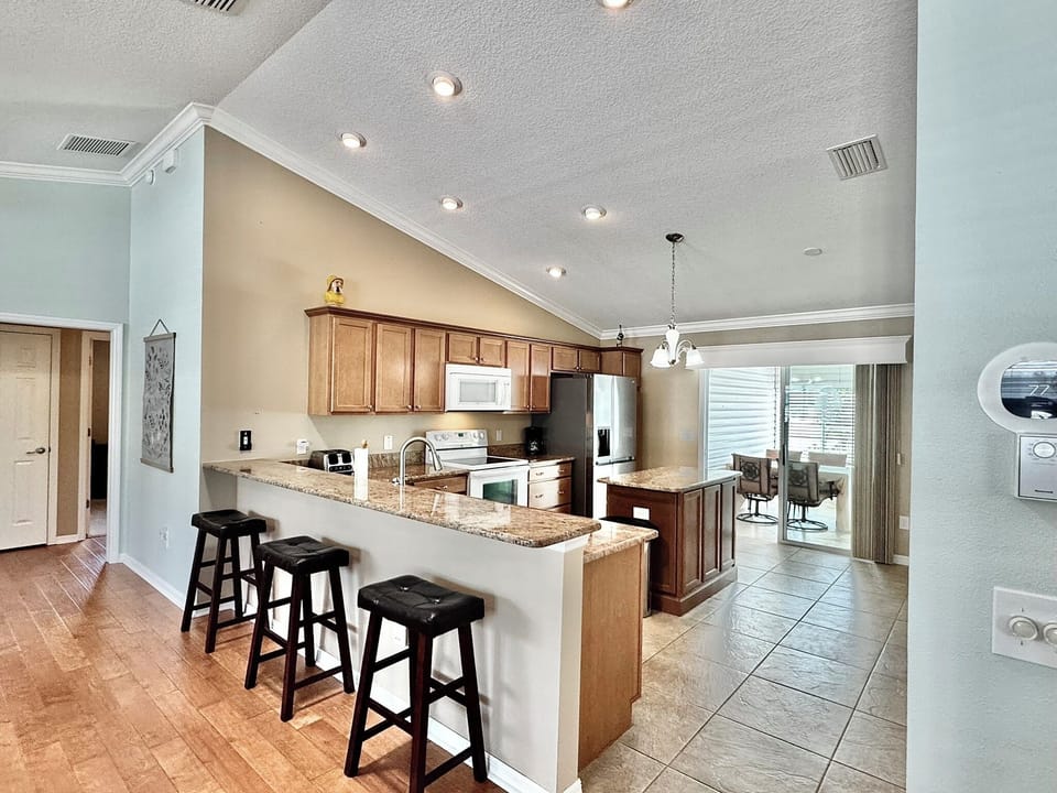 Large Kitchen with high ceilings and breakfast bar/stools