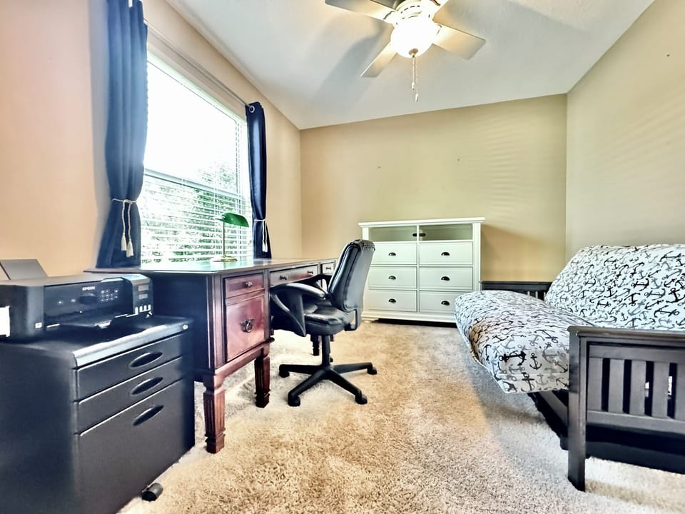 Guest Bedroom #2/Office with full size futon and workstation