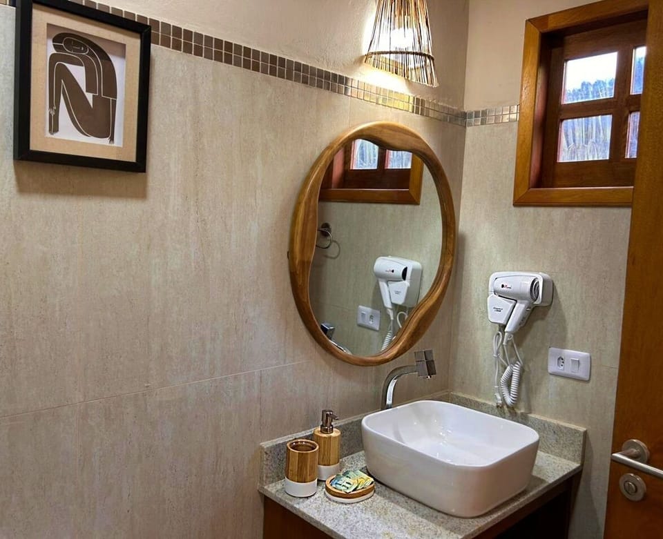 Superior Villa | Bathroom | Shower, free toiletries, towels