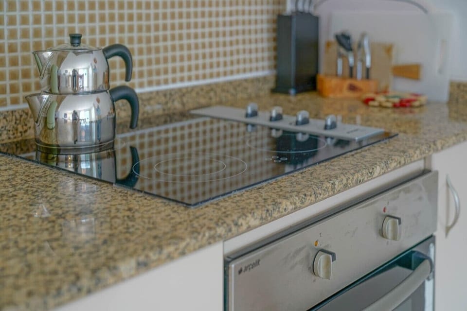 Deluxe Condo, Balcony, Sea View | Private kitchen