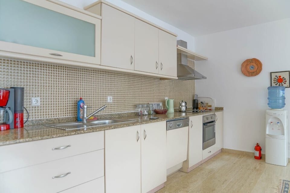 Deluxe Condo, Balcony, Sea View | Private kitchen