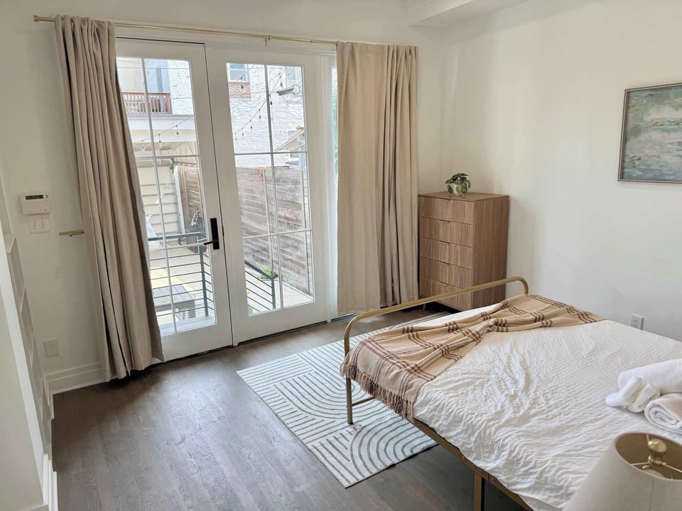 Room connects to the outer patio area, beautiful natural lighting!