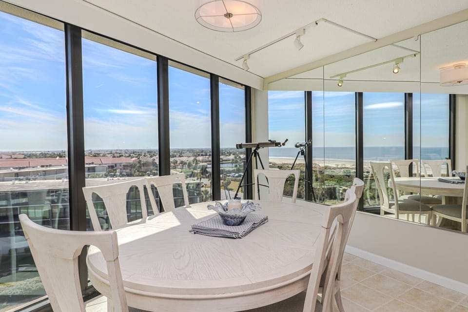 St. Augustine Beach Rentals Dining Room