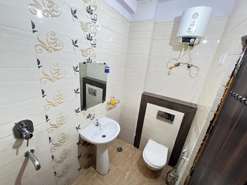 Standard Room | Bathroom | Soap, shampoo