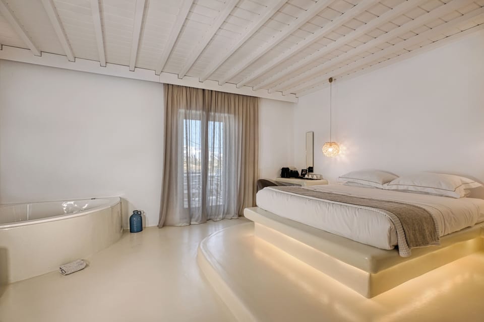 Superior Room Indoor Jacuzzi | Free cribs/infant beds, free WiFi, bed sheets