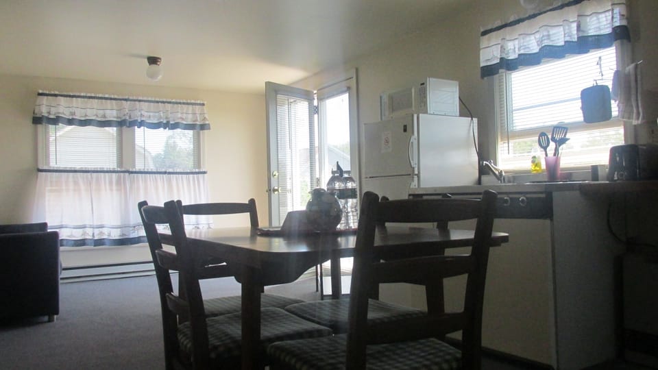 Suite, 2 Bedrooms, Kitchenette | Premium bedding, iron/ironing board, cribs (free), WiFi (free)