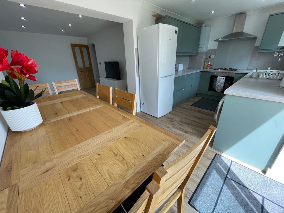 DINING ROOM & KITCHEN