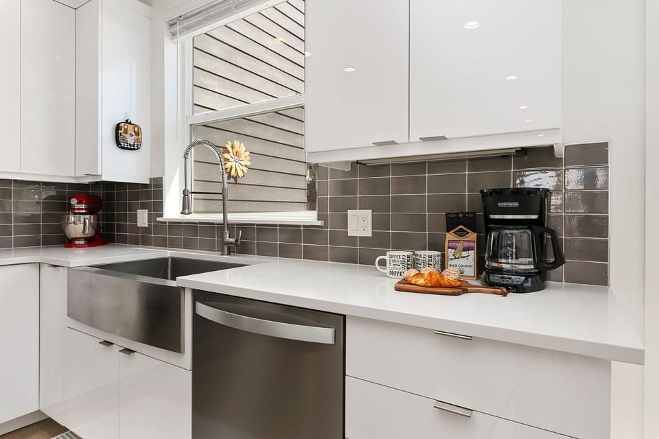 Townhome, Multiple Beds, Patio, Mountain View (844 Jerome Unit 3) | Private kitchen | Fridge, microwave, oven, stovetop