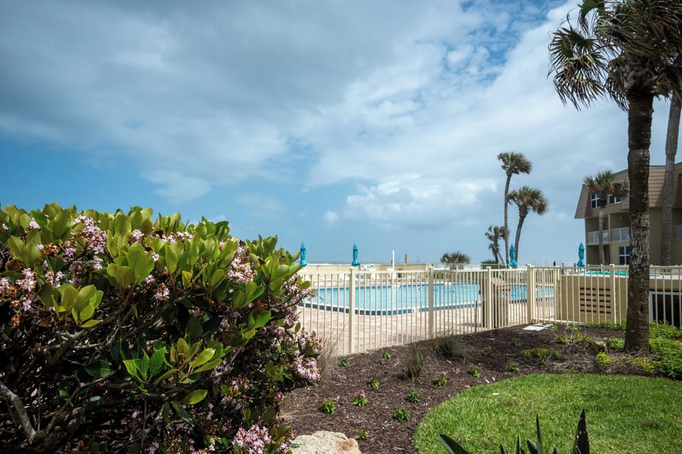 ★ Stay at Beautiful Crescent Beach in this 2-bedroom, 2-bath second-floor, townhouse-style beach condo featuring Beach Access/Ocean Views, a community pool, private balcony, full kitchen, & easy 20mins access to historic St. Augustine !