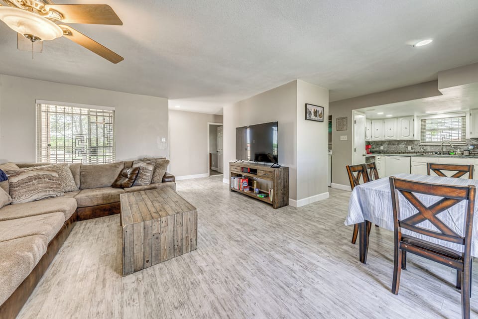 House (4 Bedrooms) | Interior