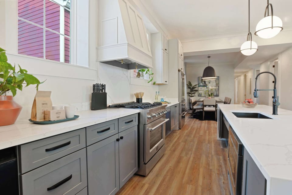 Unit 101 | Chef's Kitchen | First Floor | Gas Stove | Fully Equipped | Bar Seating 