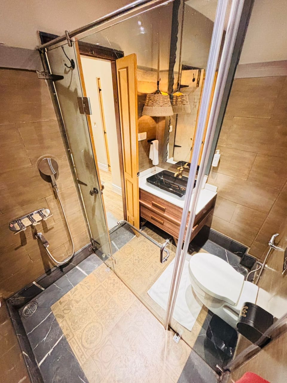 Superior Room | Bathroom | Slippers
