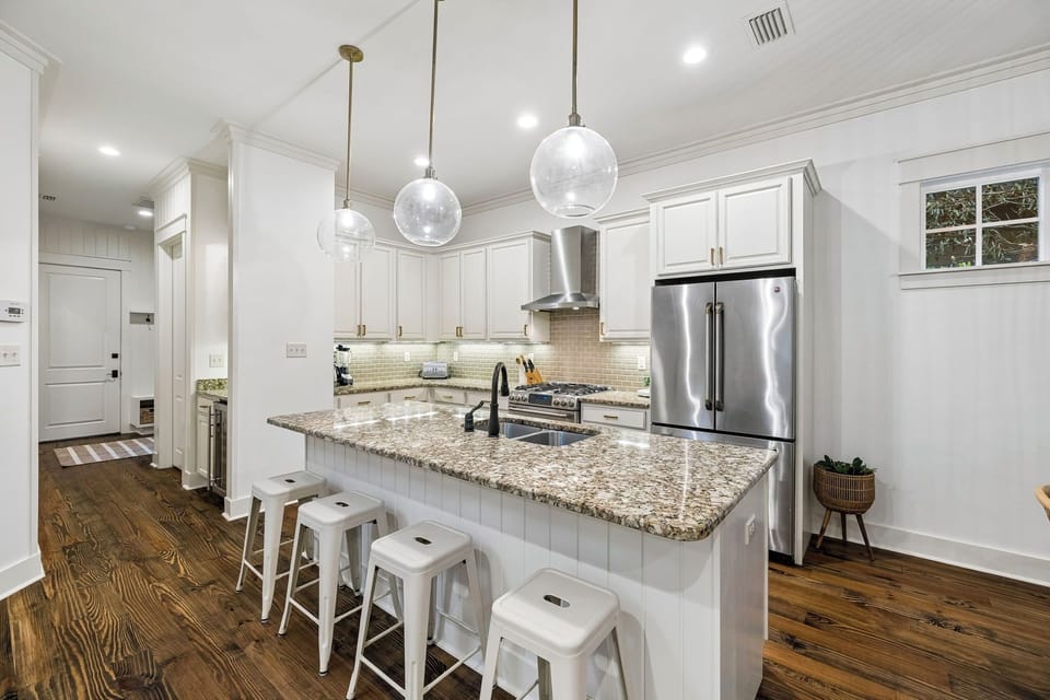 Stylish & Fully Equipped Chef's Kitchen