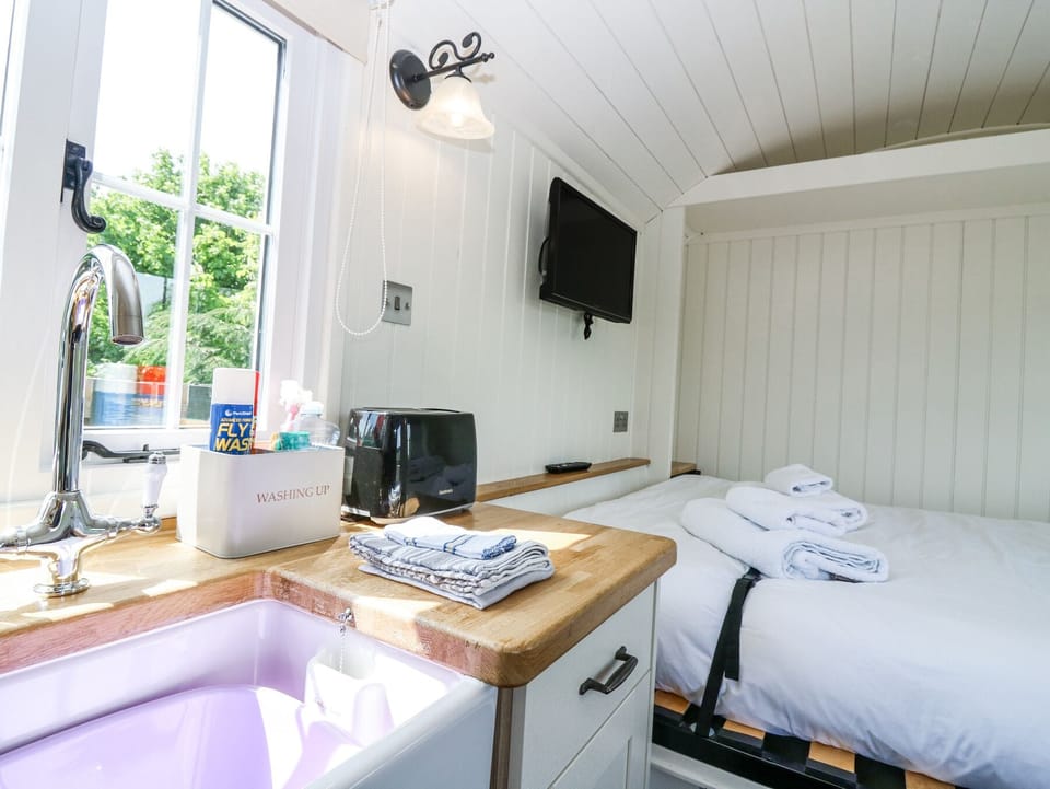 1 bedroom, individually decorated, individually furnished, free WiFi