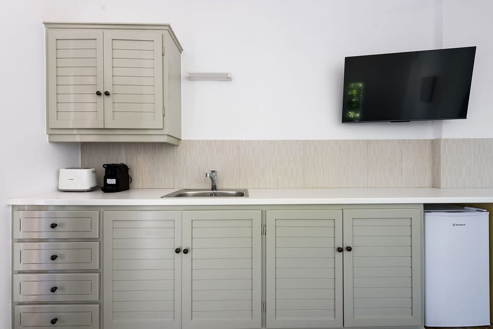 Luxury Apartment, City View | Private kitchen